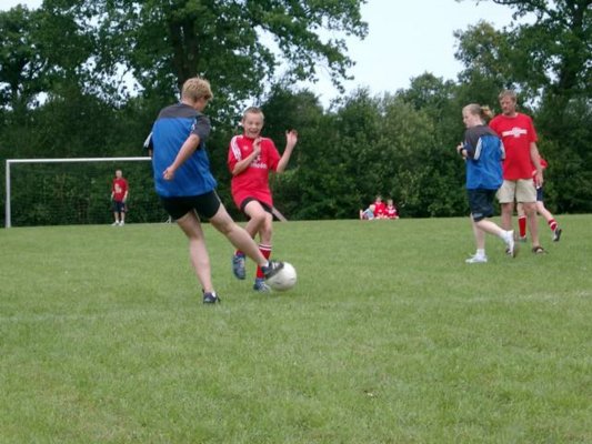 fussballturnier_frauen_u._jungs_2004__13_.jpg