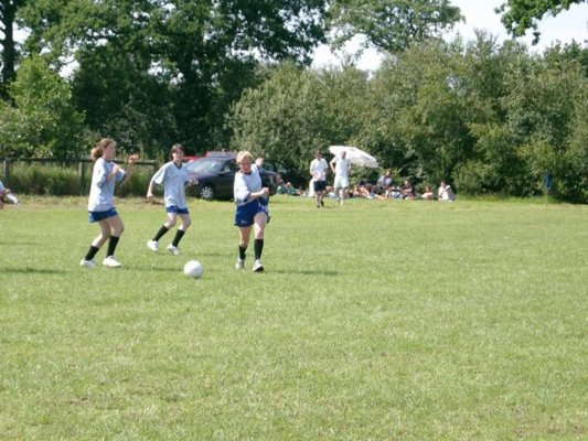 fussballturnier_frauen_u._jungs_2004__17_.jpg