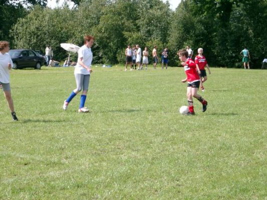 fussballturnier_frauen_u._jungs_2004__19_.jpg