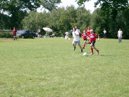 fussballturnier_frauen_u._jungs_2004__21_.jpg