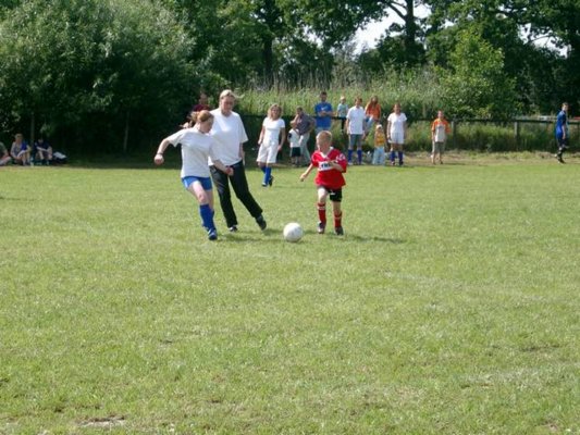fussballturnier_frauen_u._jungs_2004__23_.jpg