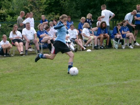 fussballturnier_frauen_u._jungs_2004__39_.jpg