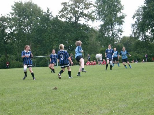fussballturnier_frauen_u._jungs_2004__3_.jpg