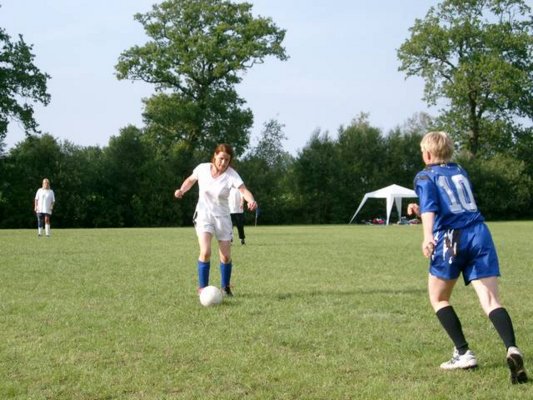 fussballturnier_frauen_u._jungs_2004__42_.jpg