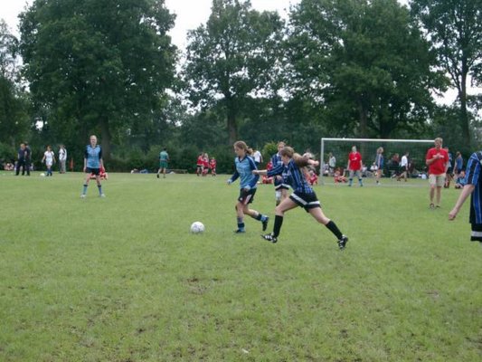 fussballturnier_frauen_u._jungs_2004__4_.jpg